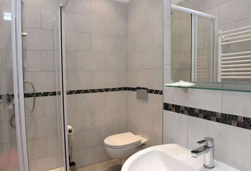 标准三人间, Puntabella