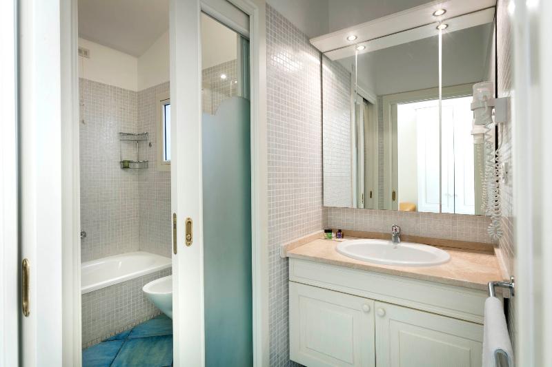 חדר קלאסי, Santa Gilla