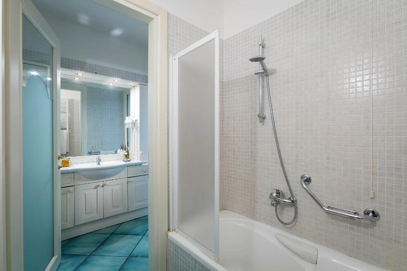 חדר קלאסי, Santa Gilla