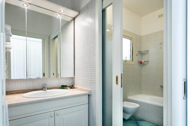 חדר סופריור, Santa Gilla