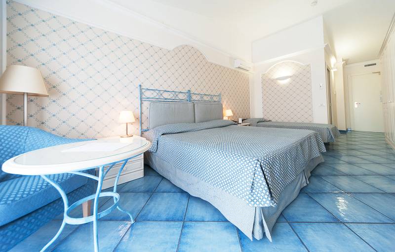 חדר משפחתי, Santa Gilla