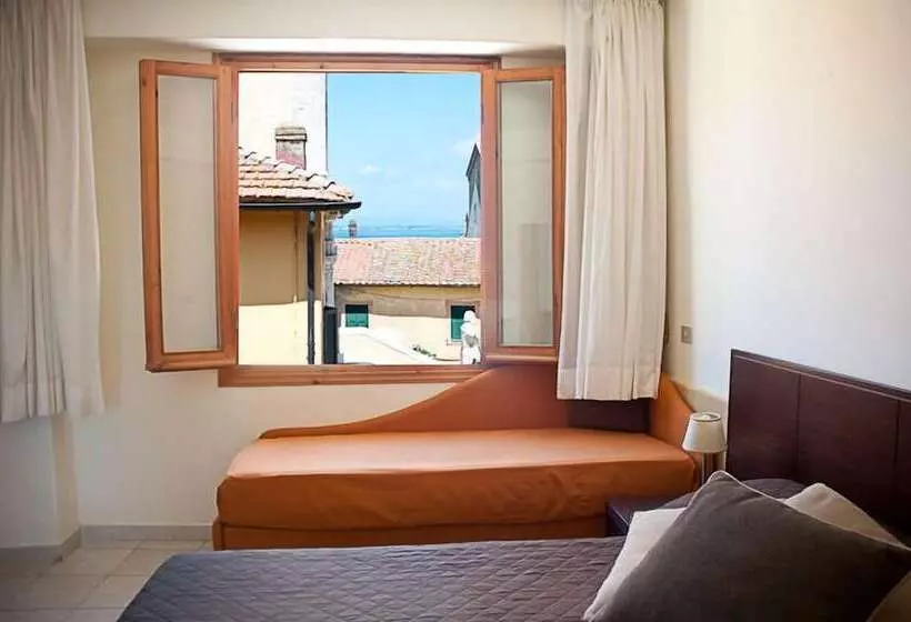 اتاق استاندارد سه نفره, Sole