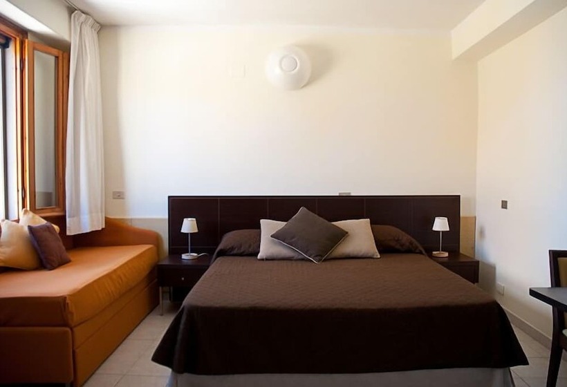 اتاق استاندارد سه نفره, Sole