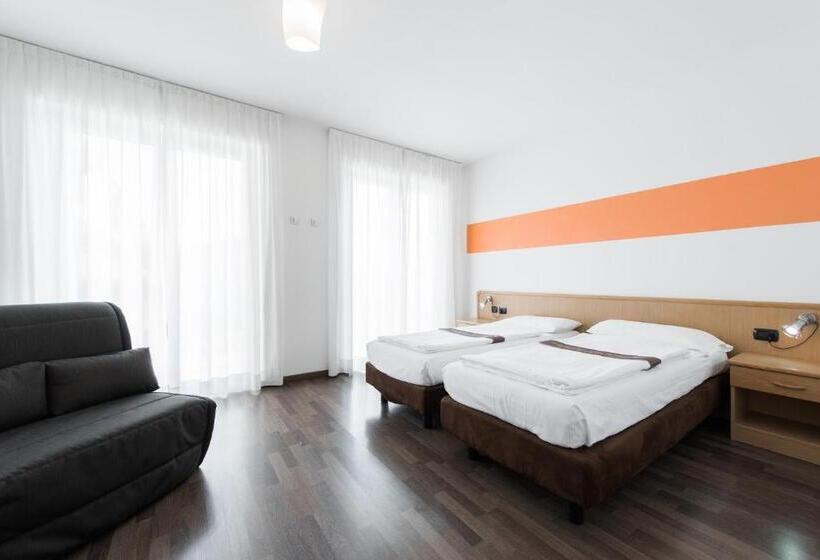 חדר סופריור נוף לבריכה, Sporthotel Villa Stella