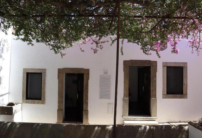 اتاق استاندارد, Os Agostos