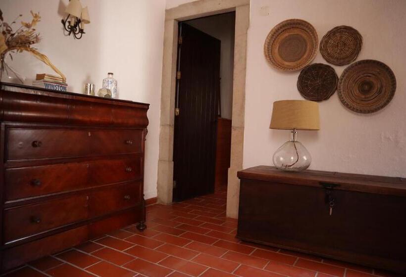 اتاق استاندارد, Os Agostos