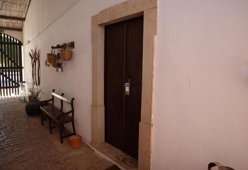 اتاق استاندارد, Os Agostos