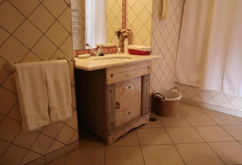 سوییت, Os Agostos