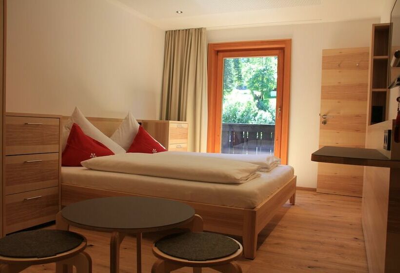 غرفة كومفورت, Mateera