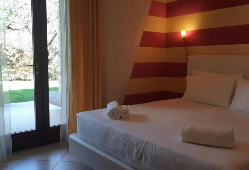 Номер Стандарт с Террасой, Casaliva Relais