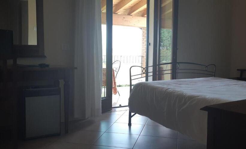 Номер Стандарт с Балконом, Casaliva Relais