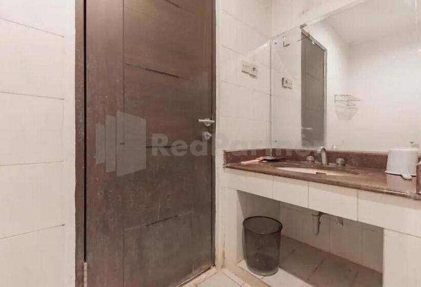 Номер Deluxe, Ayong Linggarjati Kuningan Mitra Reddoorz