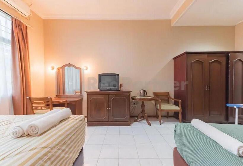 Номер Deluxe, Ayong Linggarjati Kuningan Mitra Reddoorz