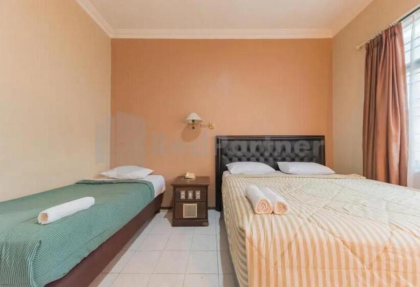 Номер Deluxe, Ayong Linggarjati Kuningan Mitra Reddoorz