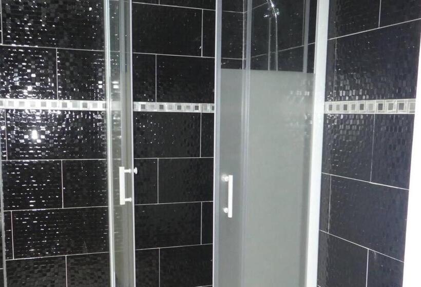 اتاق پریمیوم چهارنفره, Etanit ! Béziers Plein Centre   1mn Du Bus, De La Gare Du Train Et Liaison Aéroport  Chambres Climat