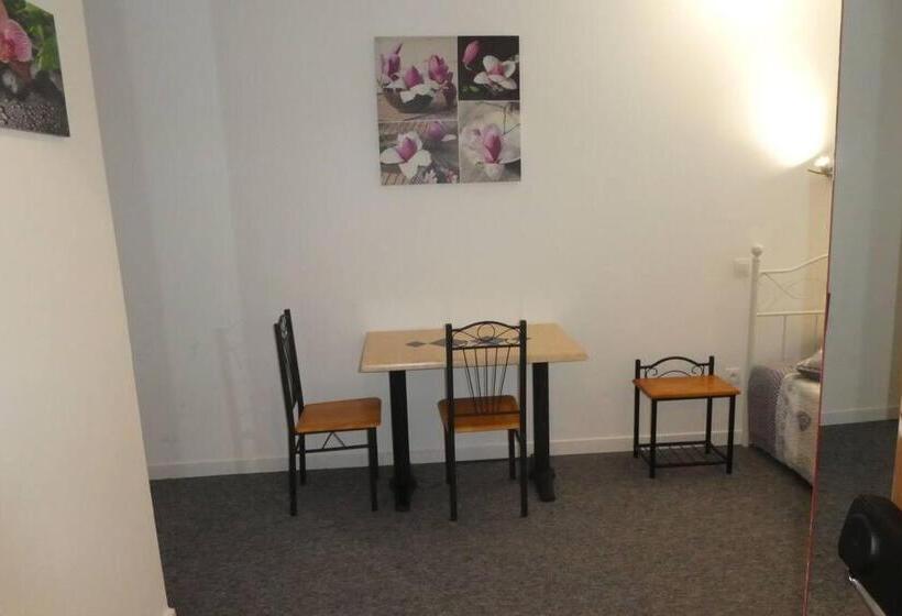 اتاق پریمیوم چهارنفره, Etanit ! Béziers Plein Centre   1mn Du Bus, De La Gare Du Train Et Liaison Aéroport  Chambres Climat