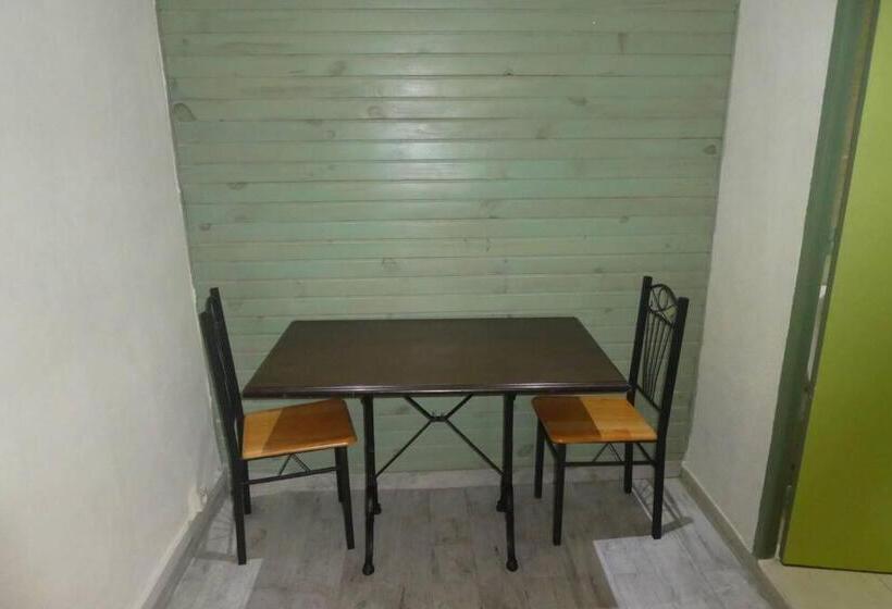 اتاق پریمیوم چهارنفره, Etanit ! Béziers Plein Centre   1mn Du Bus, De La Gare Du Train Et Liaison Aéroport  Chambres Climat