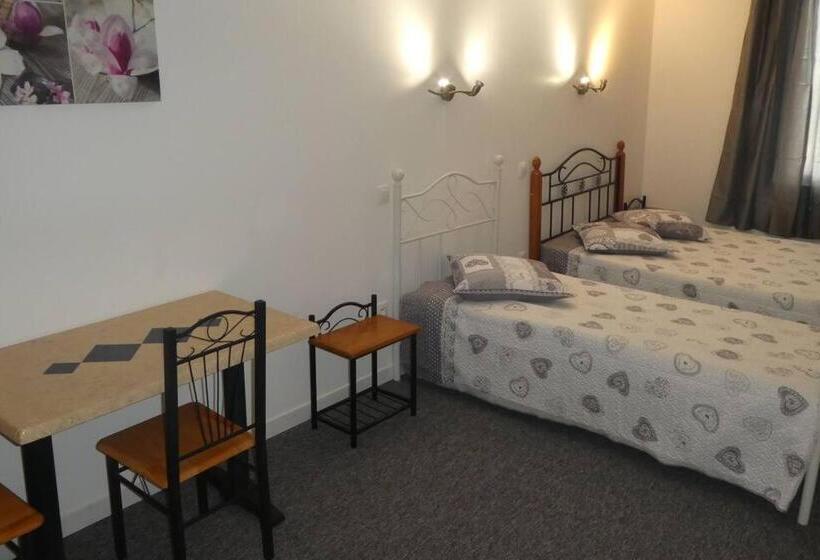 اتاق پریمیوم چهارنفره, Etanit ! Béziers Plein Centre   1mn Du Bus, De La Gare Du Train Et Liaison Aéroport  Chambres Climat