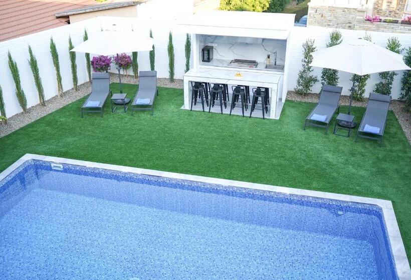 プールの見える１ベッドルームアパートメント, Kamaroporta Luxury Apartments