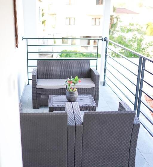 דירת חדר נוף לבריכה, Kamaroporta Luxury Apartments