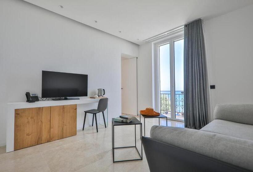 Номер Deluxe Вид на Море с Балконом, Abelia Sea Suites