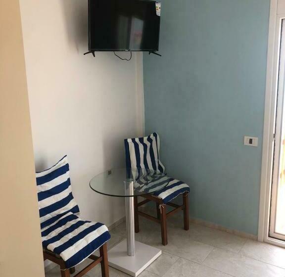 דירה בת חדר שינה 1 עם מרפסת, Villa John