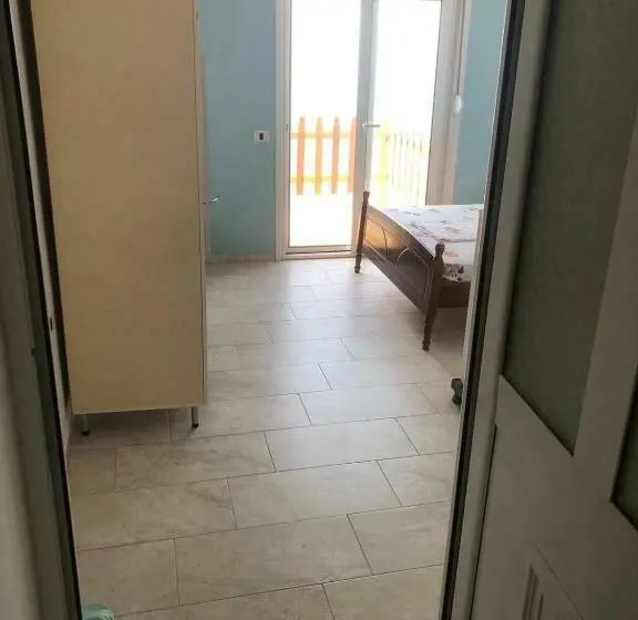 آپارتمان 1 خوابه با بالکن, Villa John