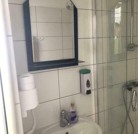 דירה בת חדר שינה 1 עם מרפסת, Villa John