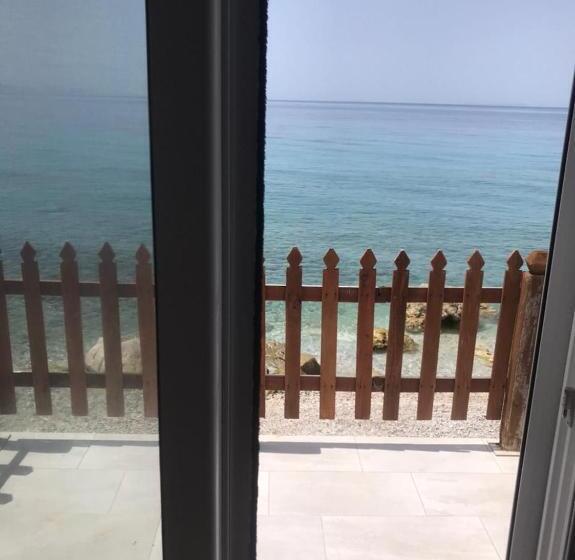 דירה בת חדר שינה 1 עם מרפסת, Villa John