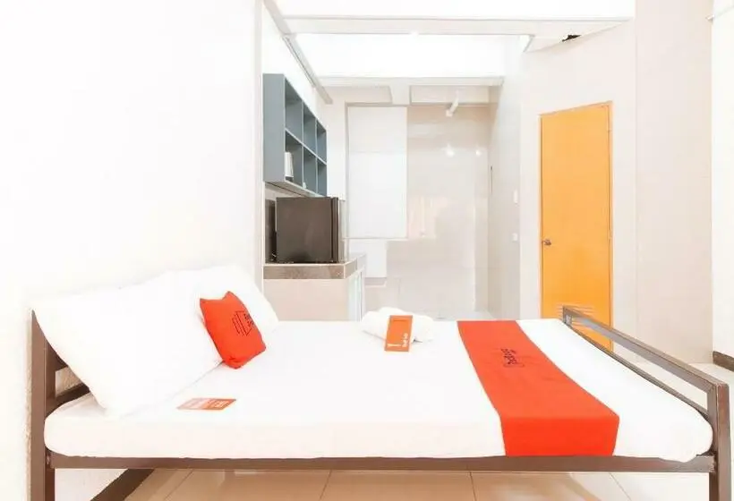 スタンダードルーム, Reddoorz Plus Near Tambo Paranaque