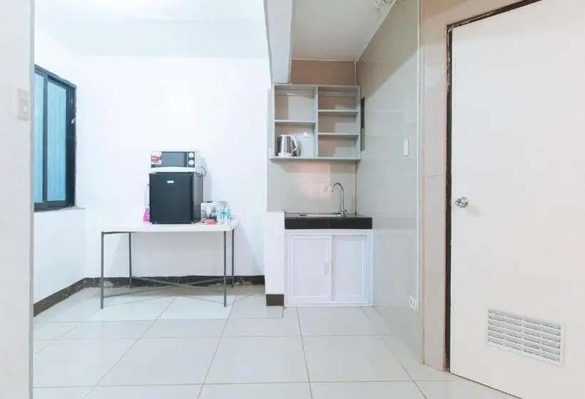 ファミリールーム, Reddoorz Plus Near Tambo Paranaque