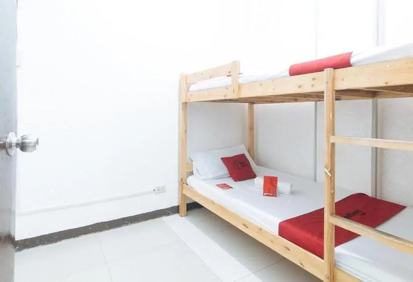 ファミリールーム, Reddoorz Plus Near Tambo Paranaque