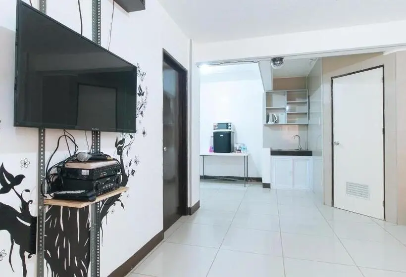 ファミリールーム, Reddoorz Plus Near Tambo Paranaque