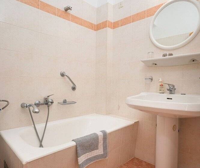 スタンダードルーム, Adonis