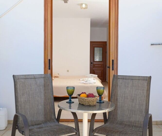 スタンダードトリプルルーム, Adonis