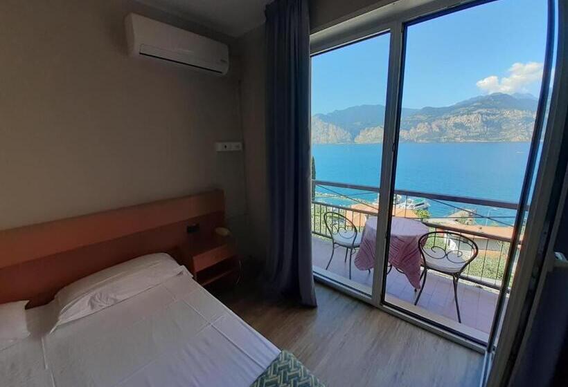 Номер Стандарт Вид на Озеро, Antonella