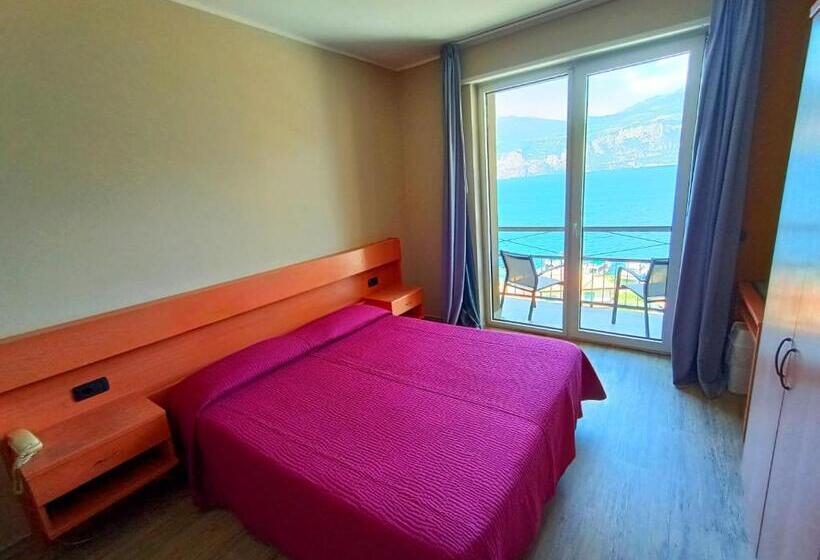 Номер Стандарт Вид на Озеро, Antonella