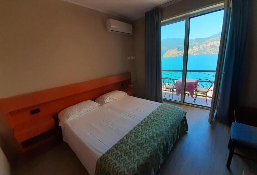 Номер Стандарт Вид на Озеро, Antonella