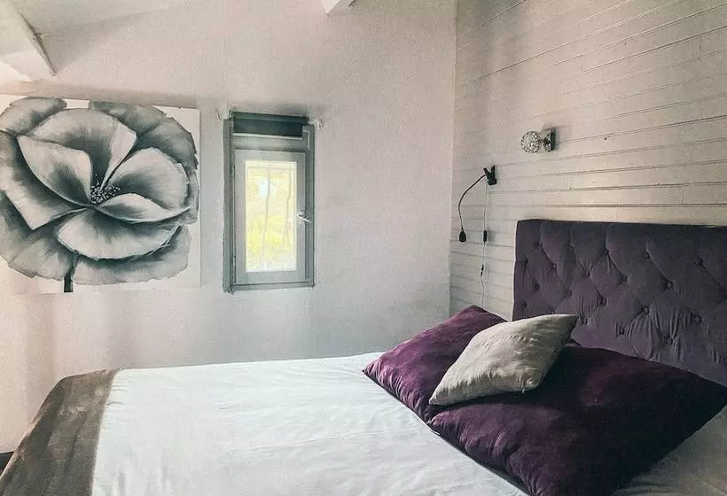 Juniorsviitti, Auberge Des Pins