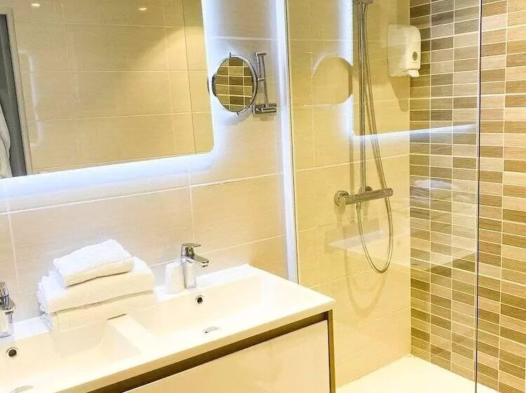 Juniorsviitti, Auberge Des Pins
