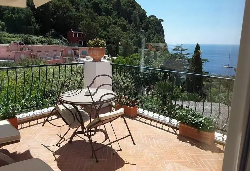 سوییت جونیور با چشم‌انداز دریا, Della Piccola Marina