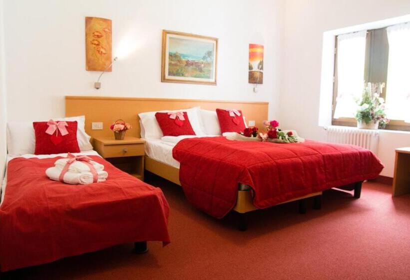 Номер Стандарт Трехместный, Gh Hotel Piaz