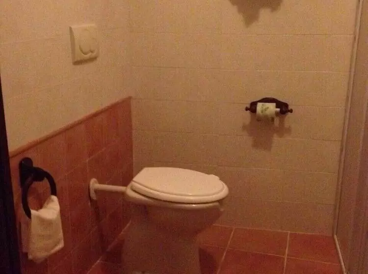 Standard Kolmen Hengen Huone, Il Maniero