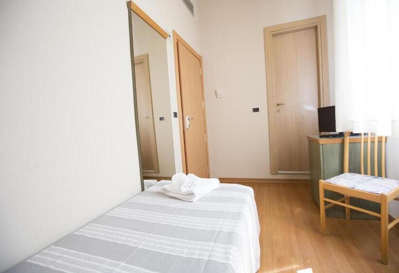 スタンダードシングルルーム, Impero