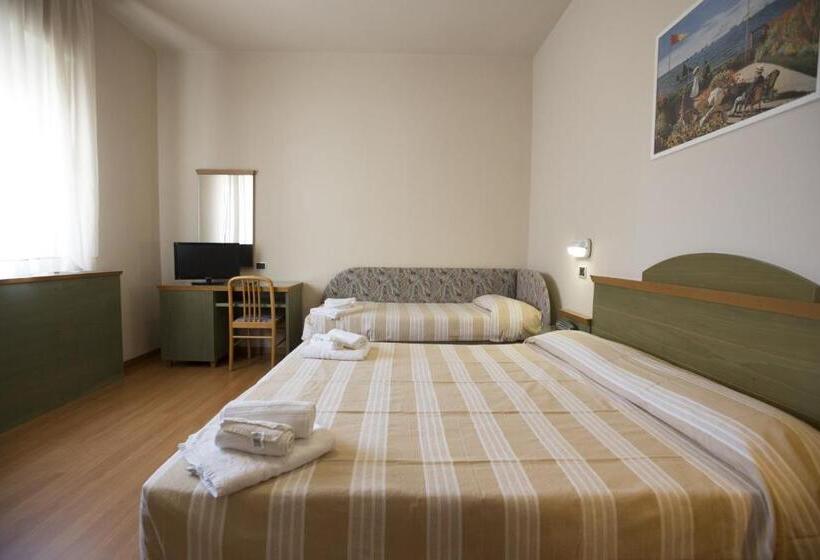 スタンダードトリプルルーム, Impero