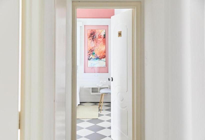 Quarto Estandar Individual, Klonos Anna