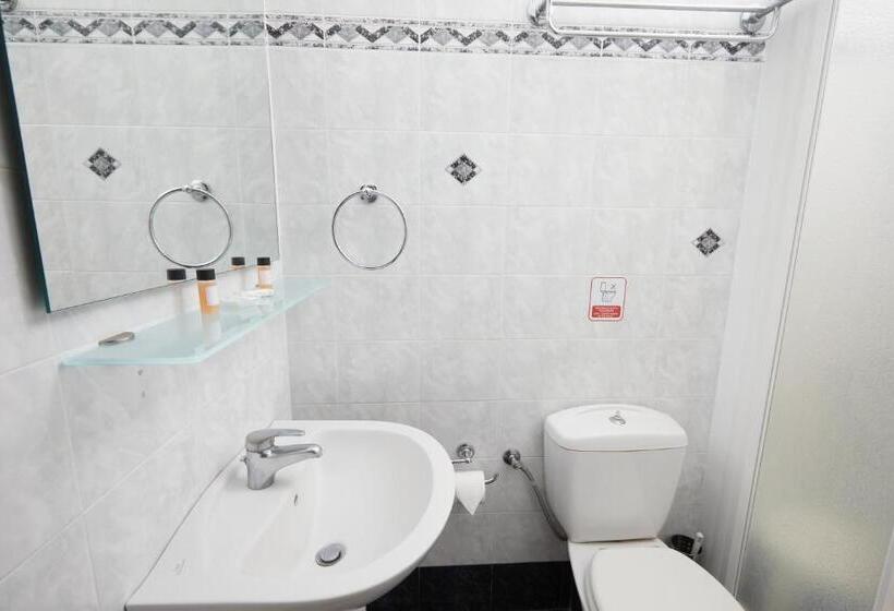 패밀리 룸, Klonos Anna