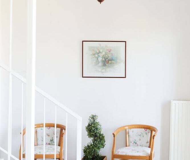 Quarto Estandar Individual, Klonos Anna