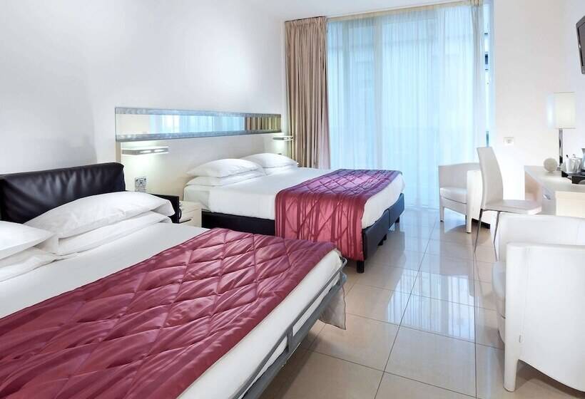 اتاق سوپریور با چشم‌انداز جانبی دریا, Mercure Hotel Rimini Artis