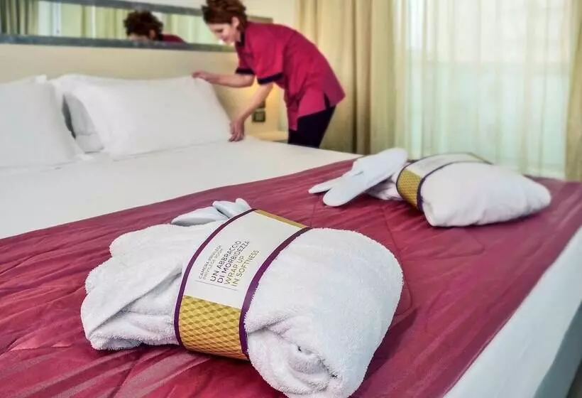 اتاق سوپریور با چشم‌انداز جانبی دریا, Mercure Hotel Rimini Artis